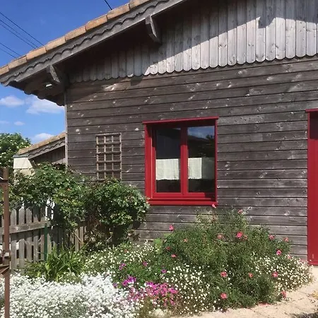 Petite Maison En Bois Proche De Niort Holiday home