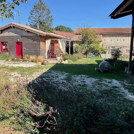 Holiday home Petite Maison En Bois Proche De Niort